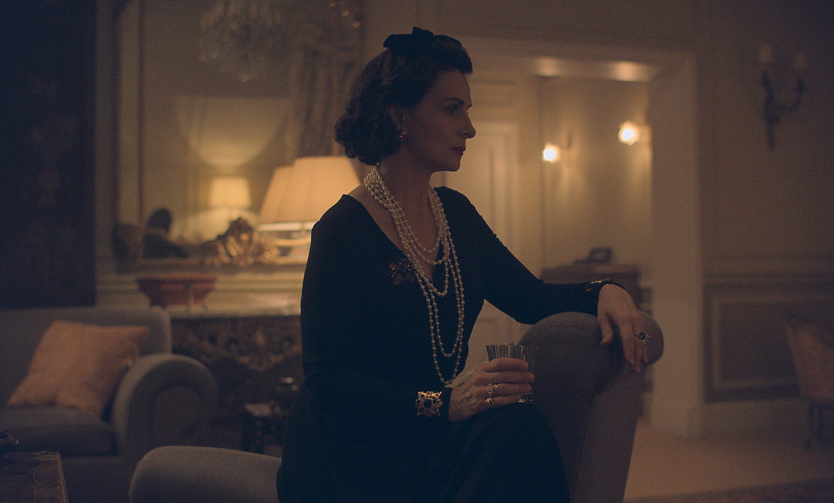 Juliette Binoche spielt in den ersten drei Folgen von „The New Look“ Gabrielle „Coco“ Chanel zur Zeit der deutschen Besatzung in Paris.