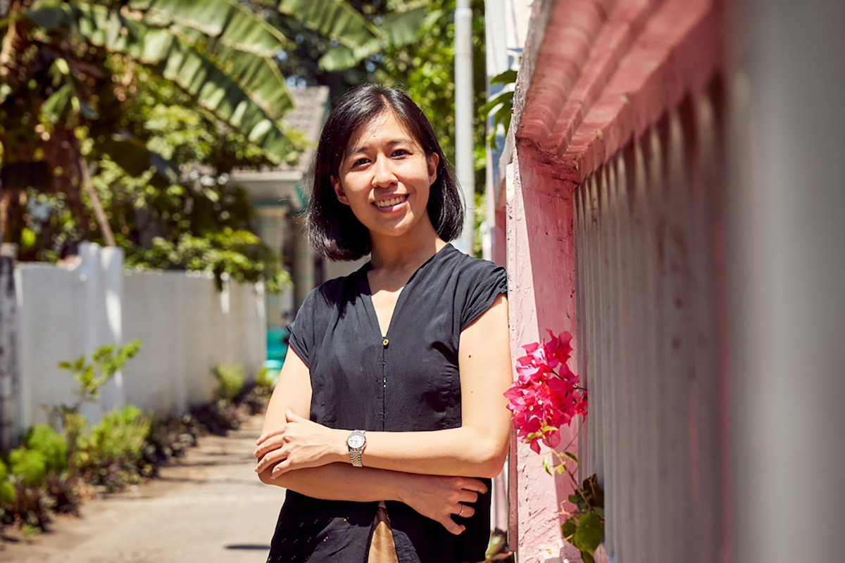 Die Sozialunternehmerin Denica Riadini-Flesch wird ihre Beschaffungskette für regenerative „Farm-to-Closet“-Kleidung ausweiten, die Selbstbestimmung von Frauen stärken und lokale indonesische Kulturtraditionen bewahren.