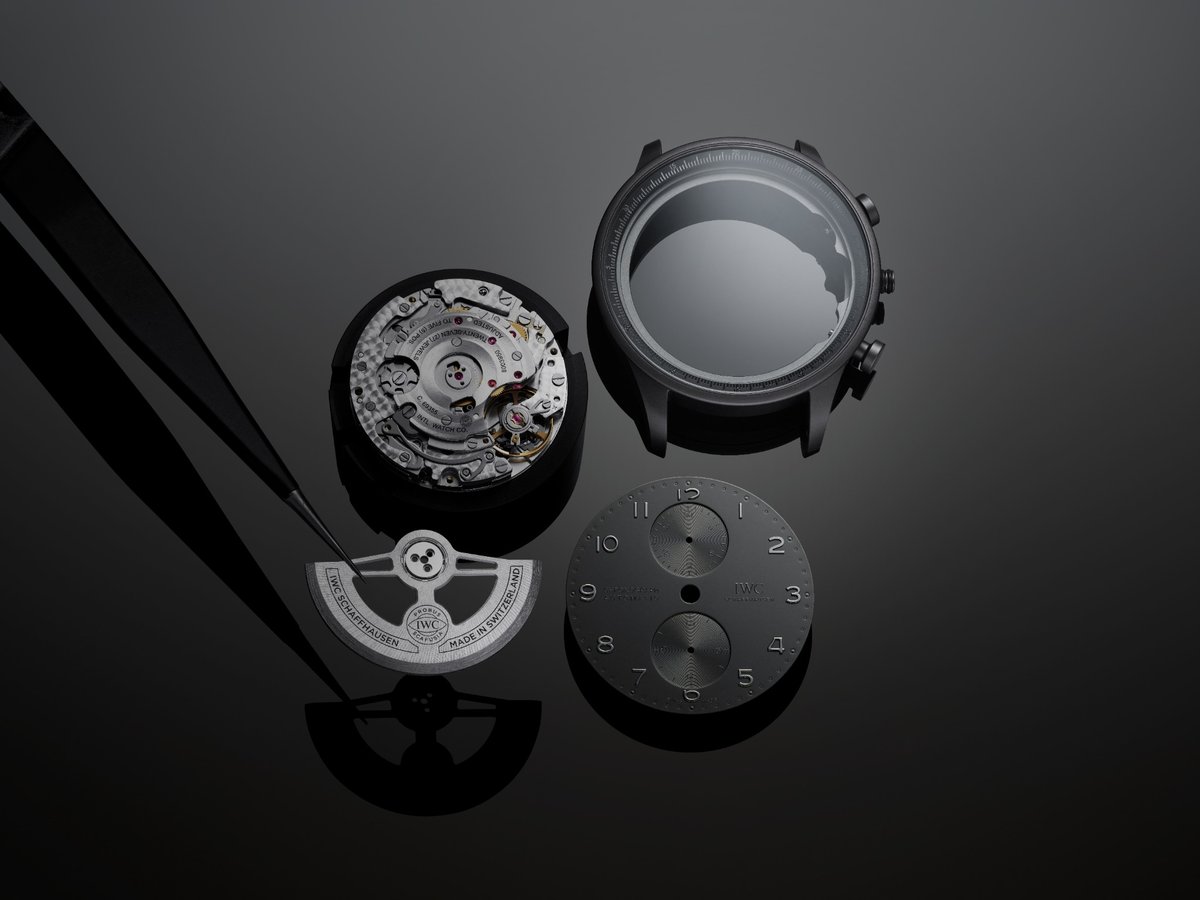 Bauteile der IWC Portugieser Chronograph Ceratanium mit Gehäuse, Werk und Rotor