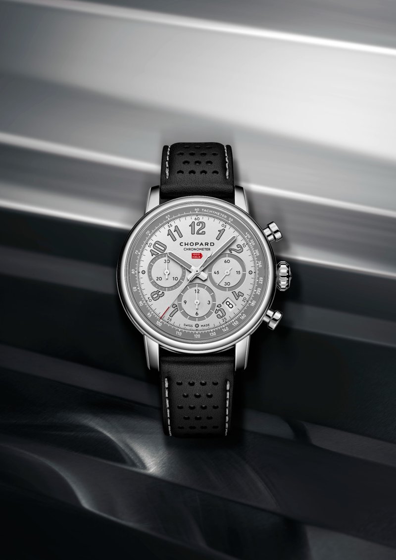 substantial-times-chopard-mille-miglia-speed-silver-04 Armbanduhr mit silbernem Zifferblatt, Chronographenanzeigen und schwarzem perforiertem Lederarmband
