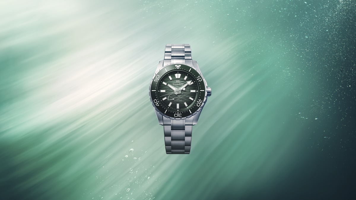 Grand Seiko Spring Drive U.F.A. Ushio 300 Diver mit grünem Zifferblatt vor abstrahierten Lichtstrahlen und Wasserreflexen