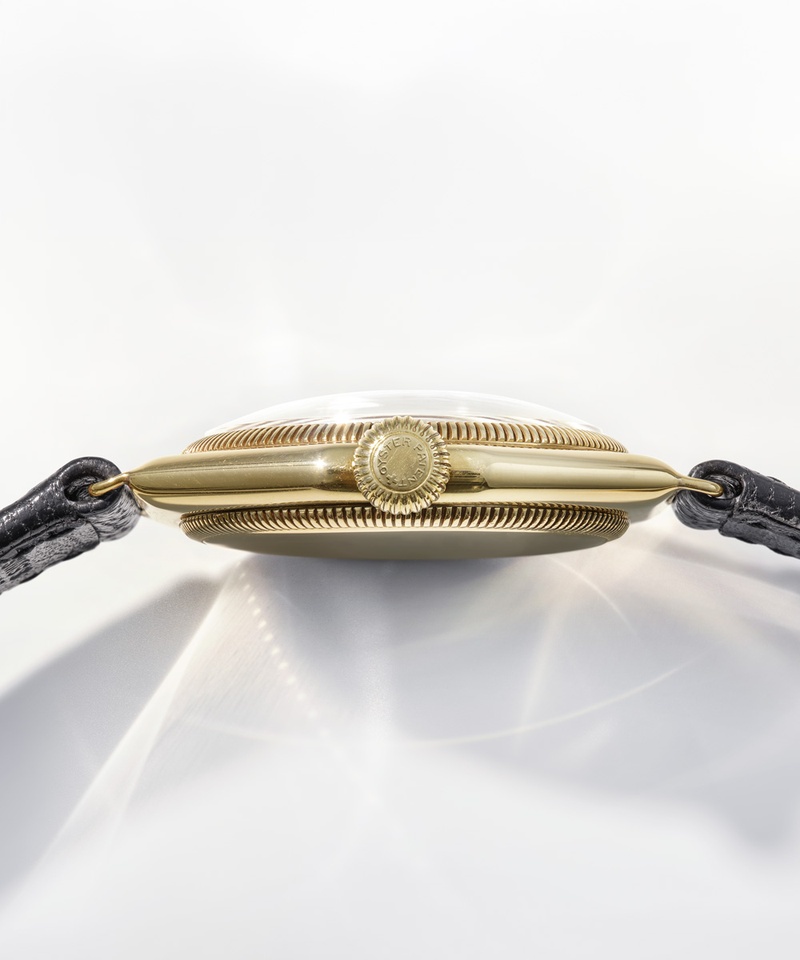 Seitenansicht einer Rolex Oyster von 1926 mit verschraubter Krone