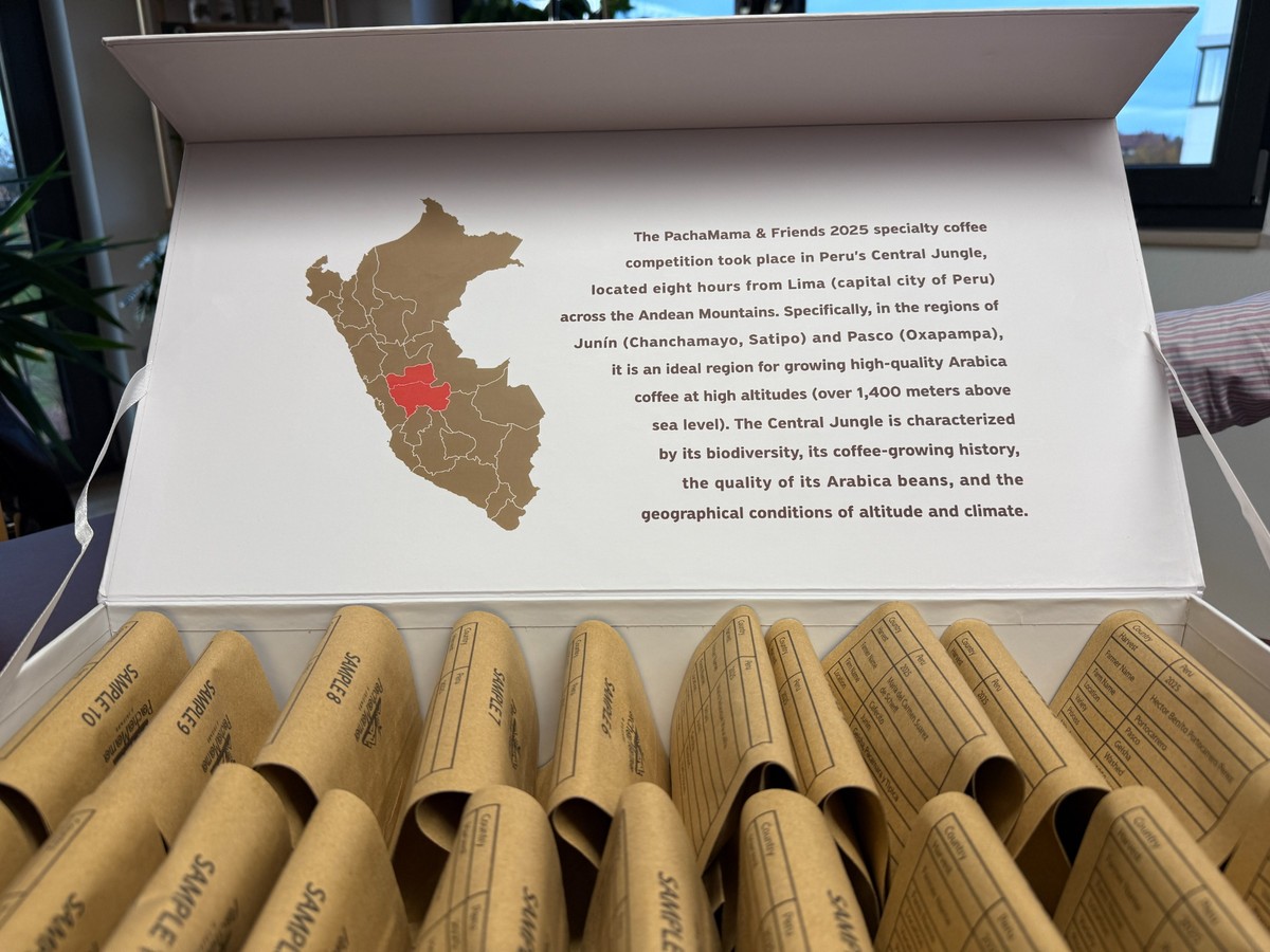 Probenbox mit Kaffeemustern aus Peru