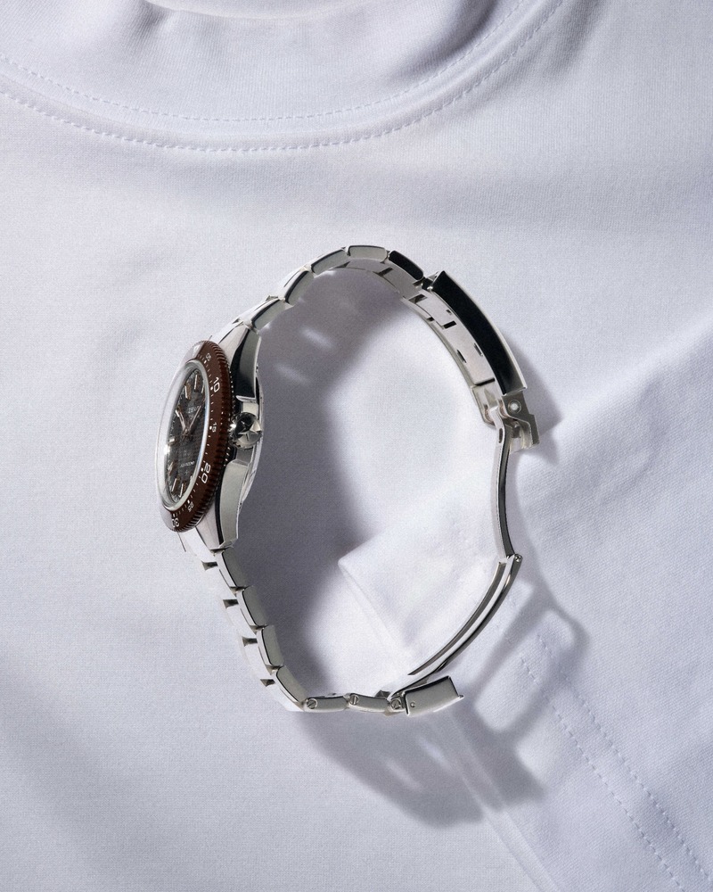 substantial_times_zenith_chronomaster_solo_sport_zenclasp Zenith Chronomaster Solo Sport mit geöffnetem Edelstahlarmband und Faltschließe