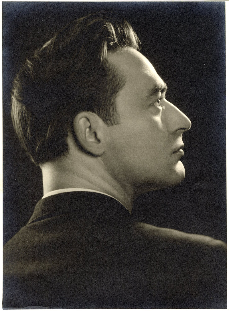 substantial-times-rene-kern-portrat-1940er Porträt des Düsseldorfer Juweliers René Kern im Profil aus den 1940er-Jahren